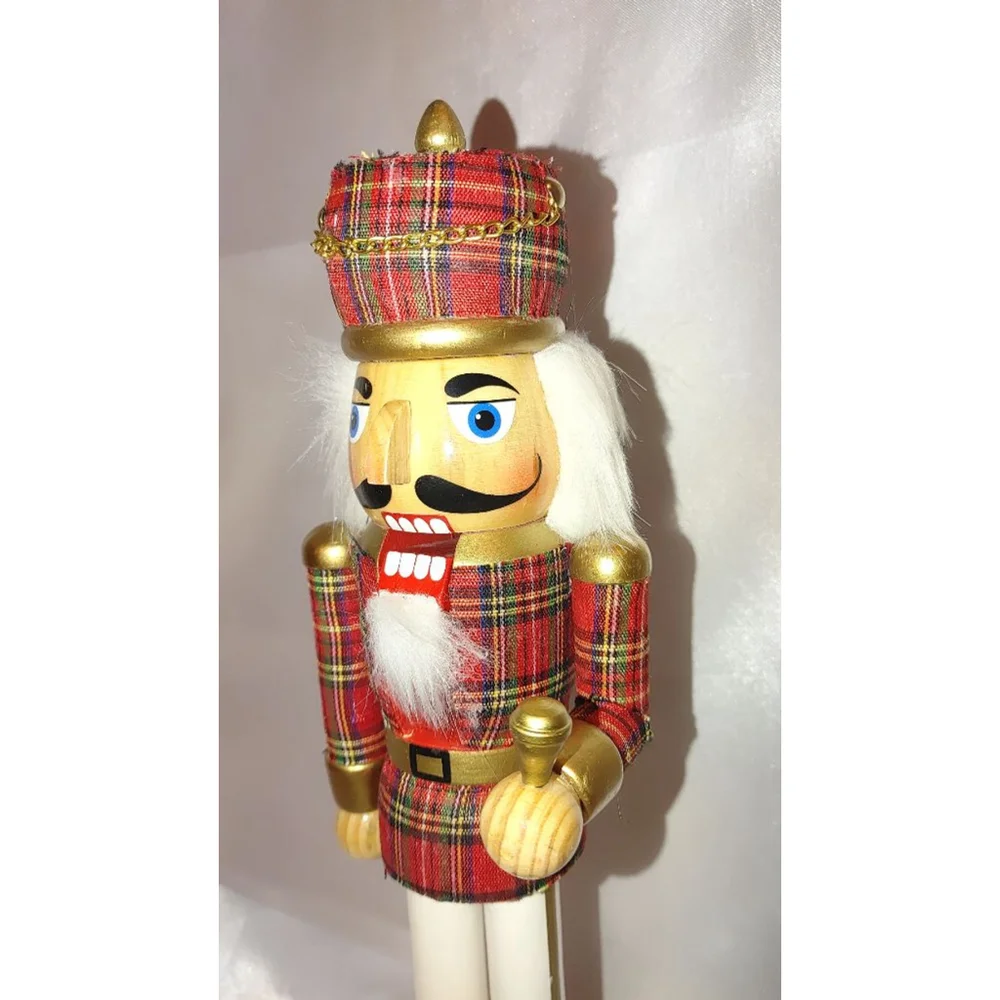 Victoria Hagan 2008 Limited Edition Scottish Nutcracker in Plaid